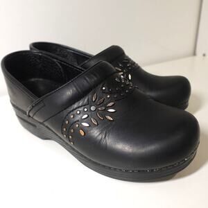 DANSKO CLOGS PATRICIAFLAT BLACK LEATHER CLOGS / SILVER TONED FLORAL STUDS